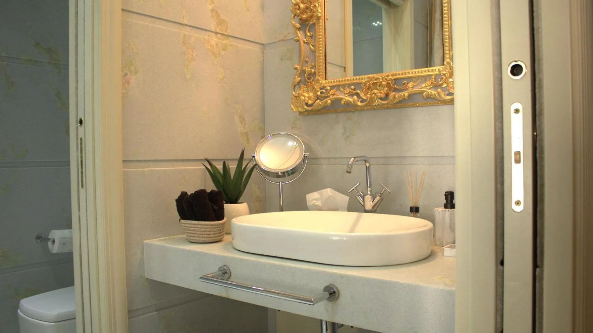 Verona Luxury Flats , Piazza Erbe With Balcony On Main Square
