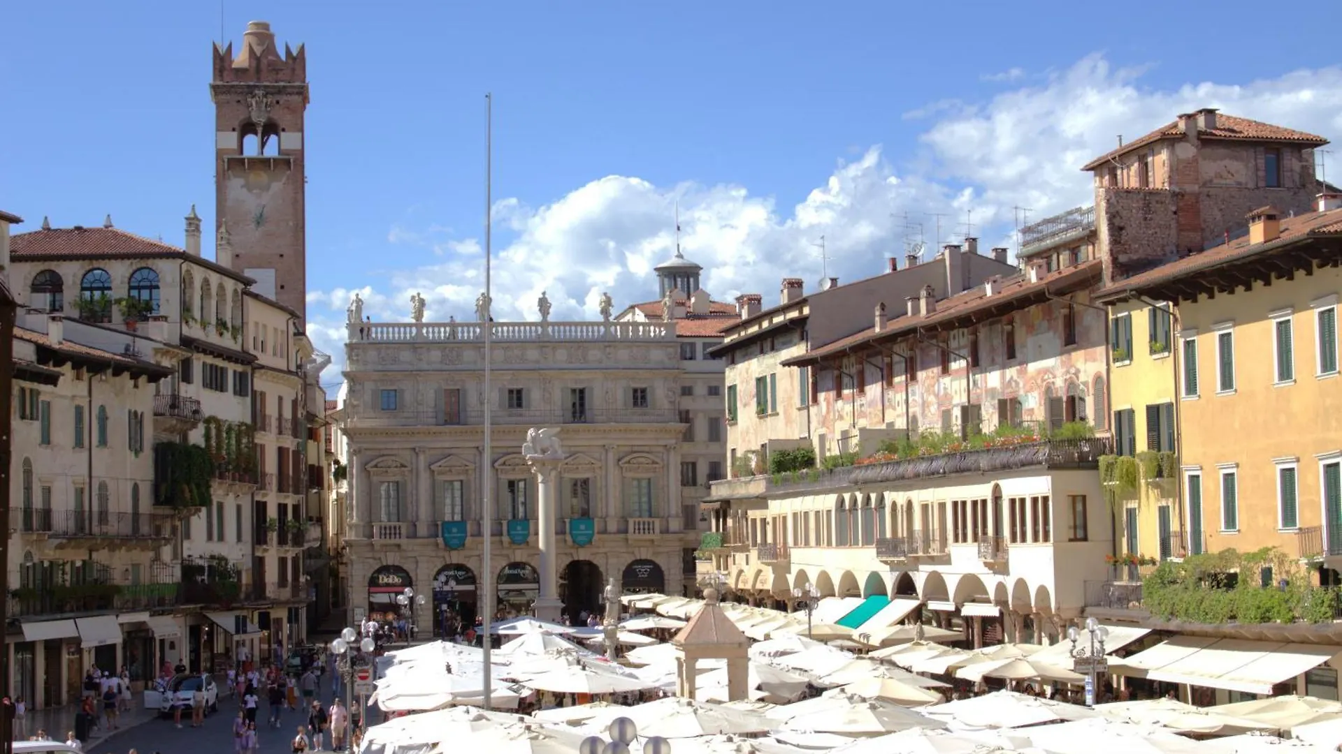Verona Luxury Flats , Piazza Erbe With Balcony On Main Square
