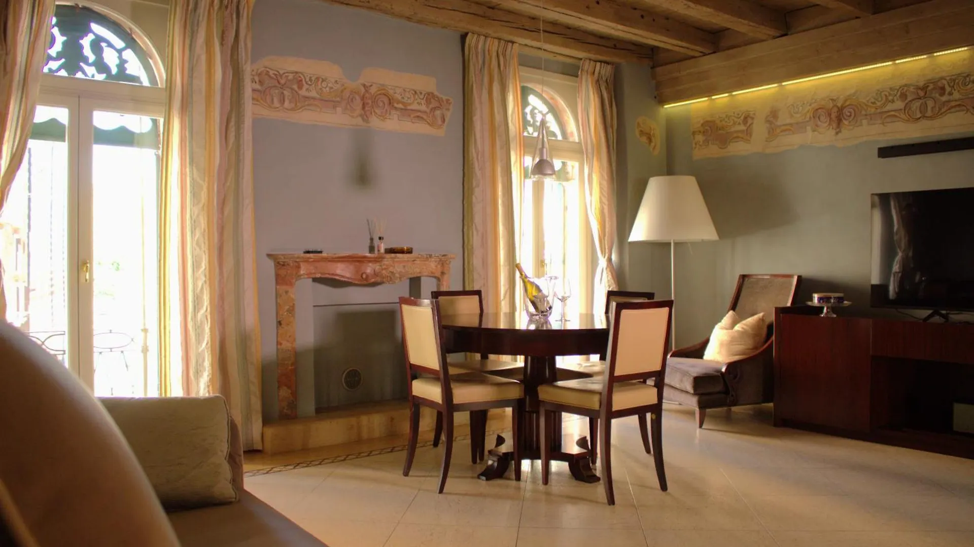 Verona Luxury Flats , Piazza Erbe With Balcony On Main Square