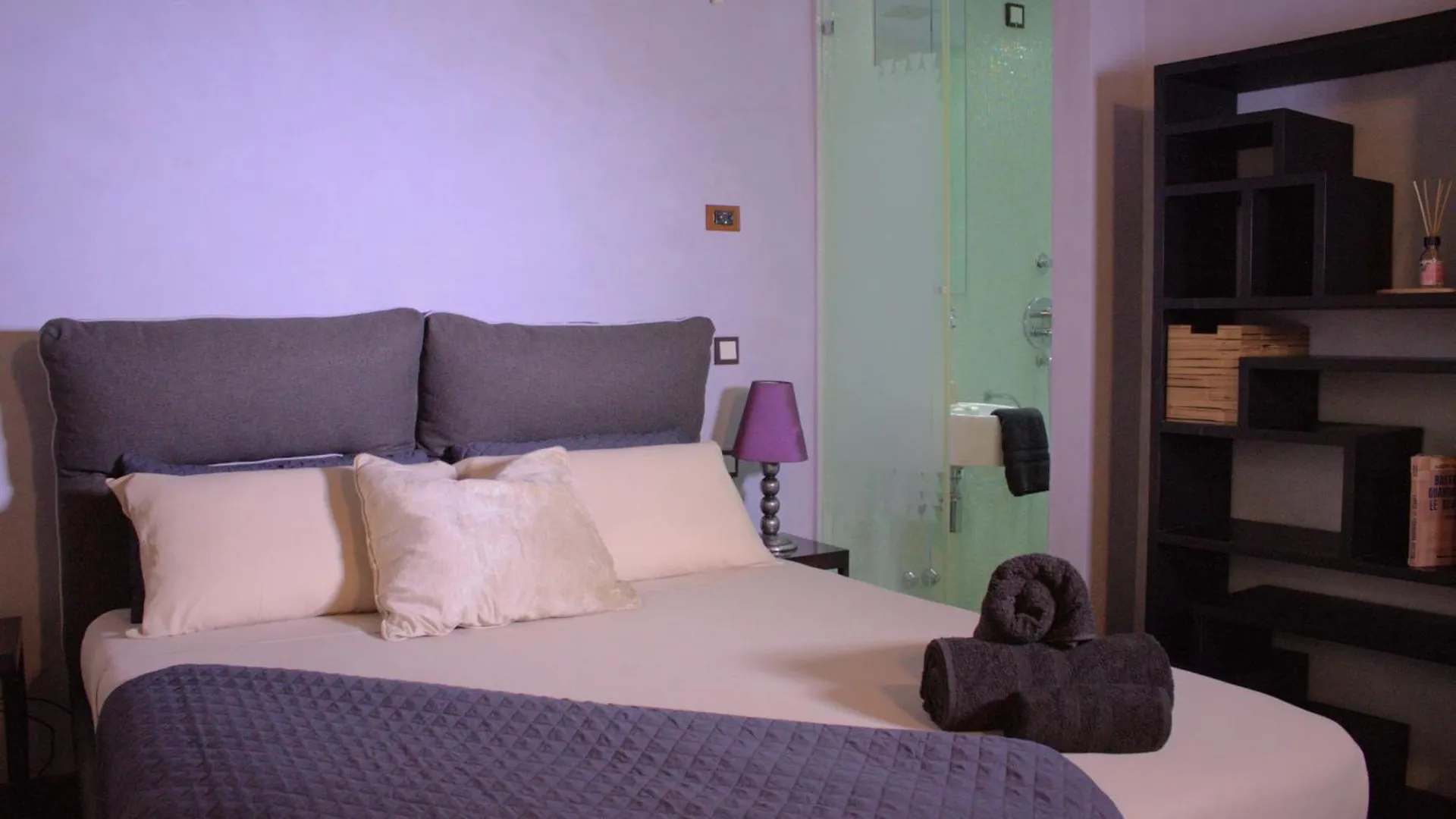 Verona Luxury Flats , Piazza Erbe With Balcony On Main Square Italia