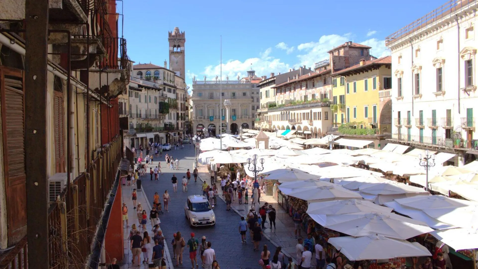 Verona Luxury Flats , Piazza Erbe With Balcony On Main Square 0*,  Italia