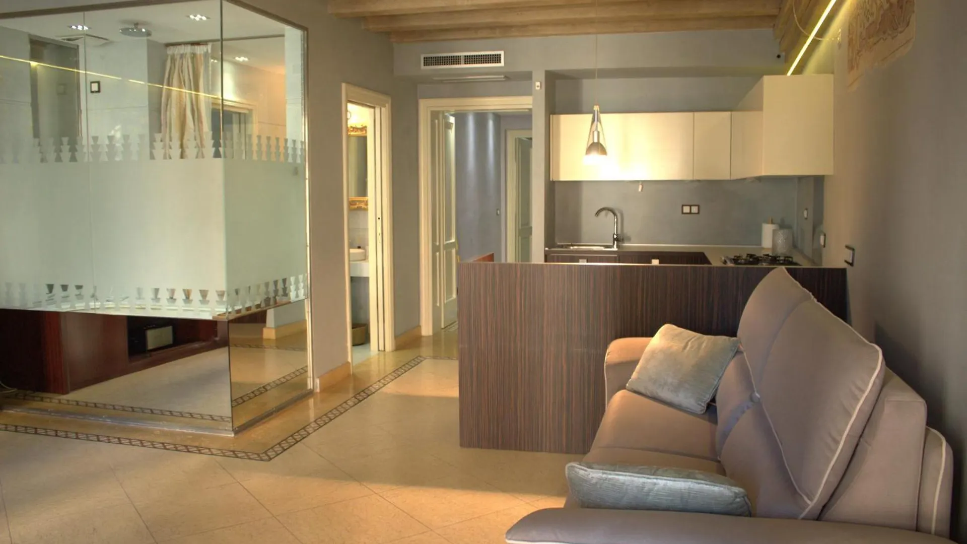 Verona Luxury Flats , Piazza Erbe With Balcony On Main Square 0*,